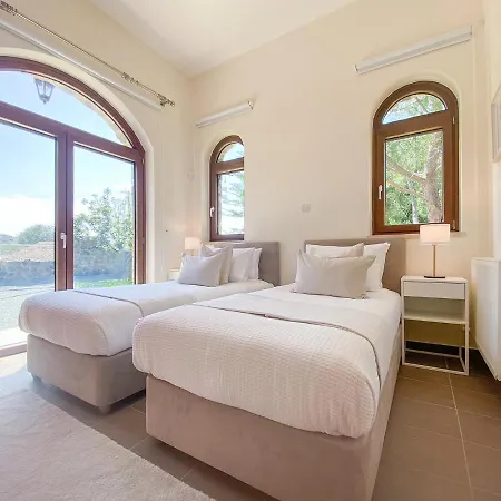 Phaedrus Living: Luxury Kathikas Villa