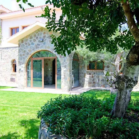 Phaedrus Living: Luxury Kathikas Villa